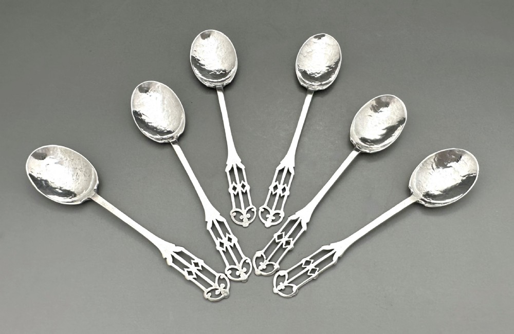A superb set of 6 boxed silver Arts & Crafts teaspoons by Amy Sandheim View IV