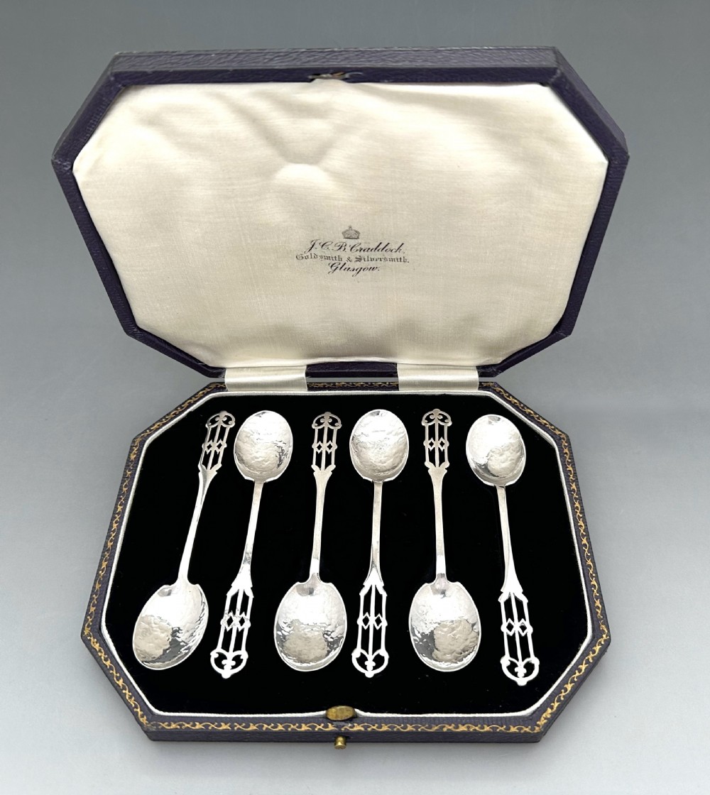 A superb set of 6 boxed silver Arts & Crafts teaspoons by Amy Sandheim