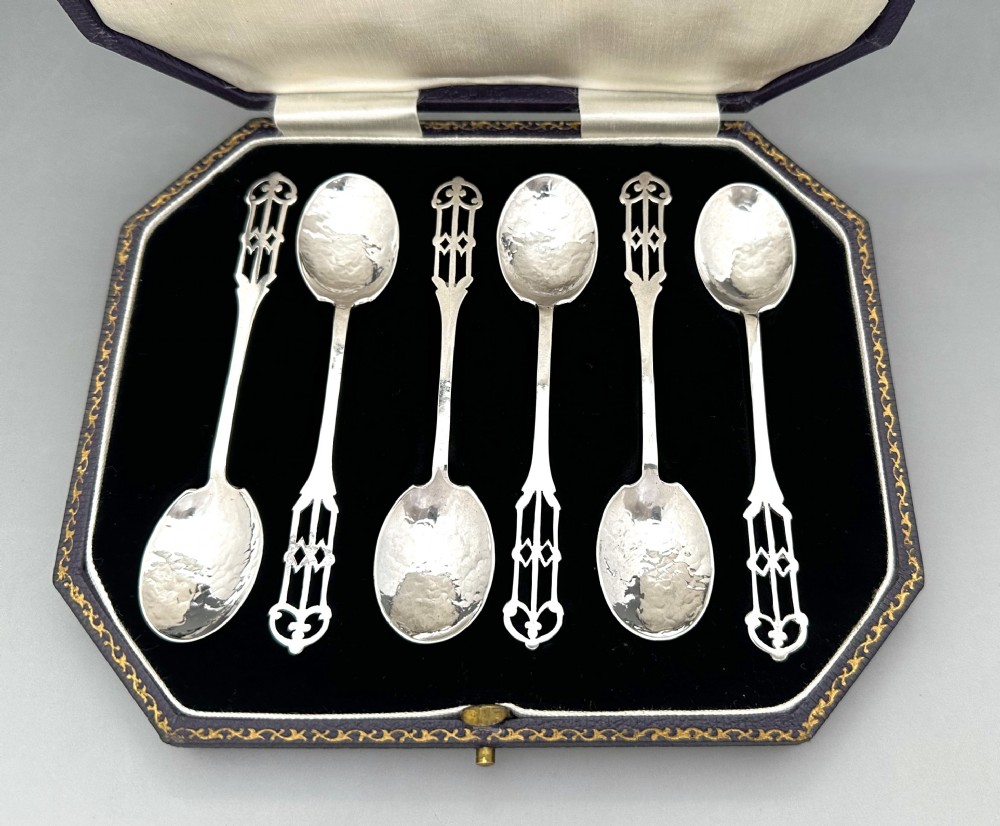 A superb set of 6 boxed silver Arts & Crafts teaspoons by Amy Sandheim View II