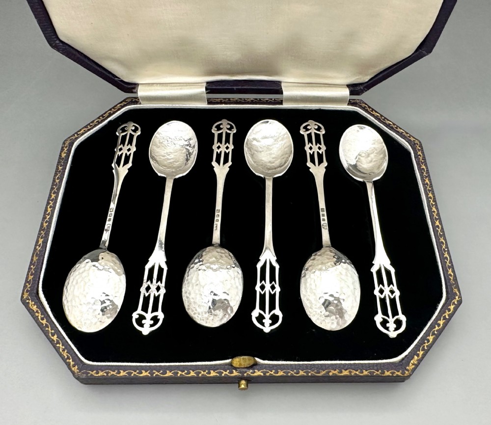 A superb set of 6 boxed silver Arts & Crafts teaspoons by Amy Sandheim View III