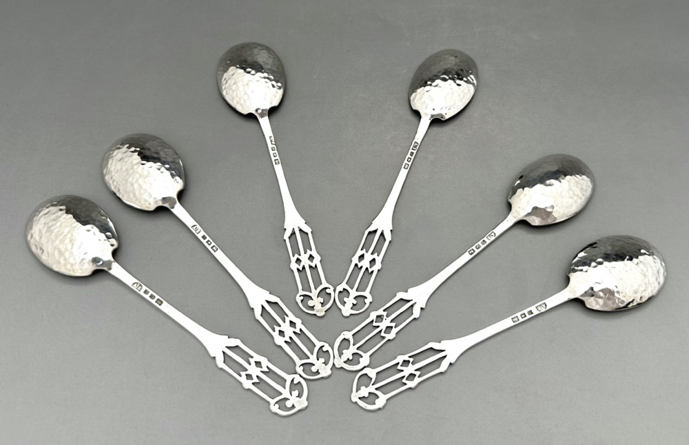A superb set of 6 boxed silver Arts & Crafts teaspoons by Amy Sandheim View V
