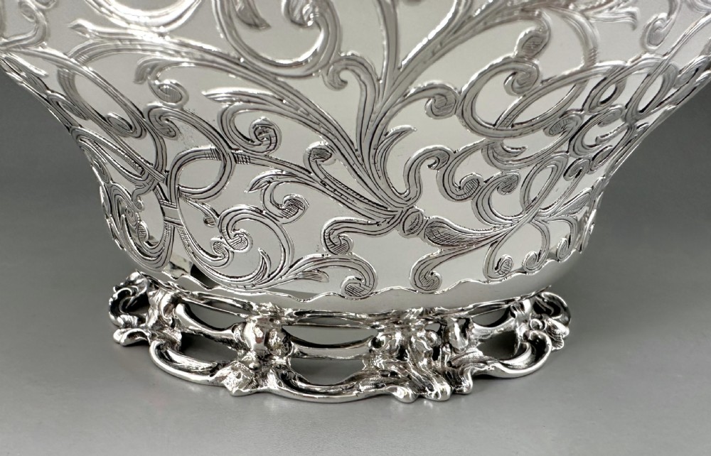 An outstanding early Victorian silver & glass butter dish View XIII
