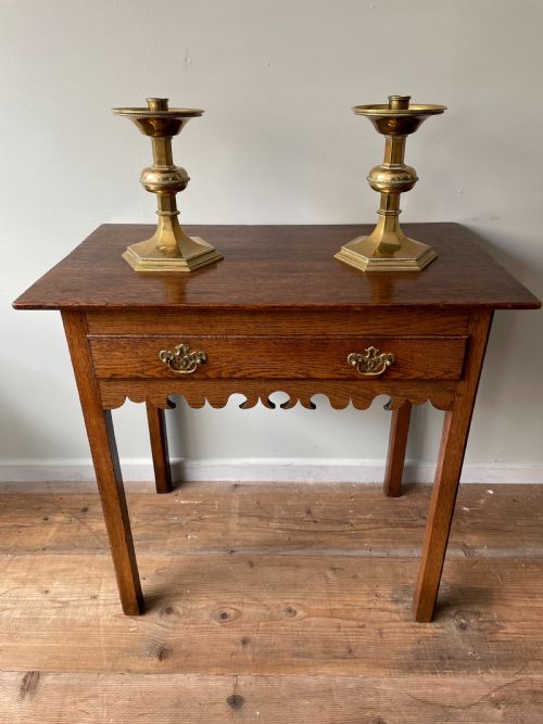 AN EARLY 19THC WELSH OAK SIDE TABLE - ADDITIONAL PHOTO 1