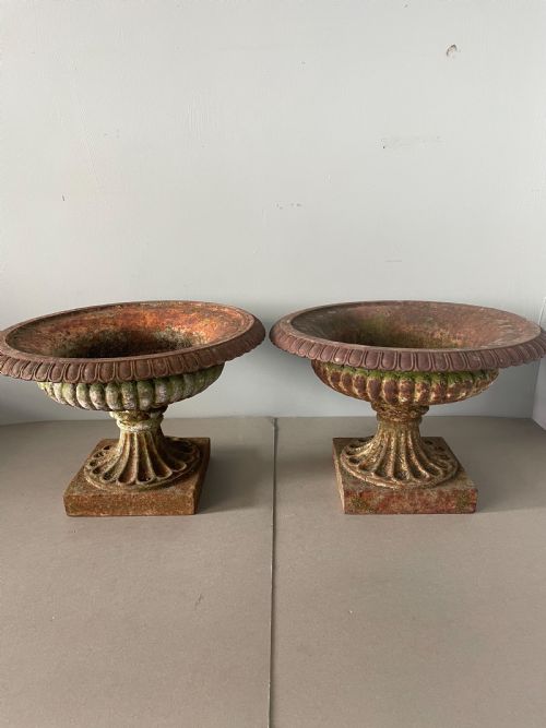 AN ANTIQUE PAIR OF 19THC CAST IRON URNS - ADDITIONAL PHOTO 4