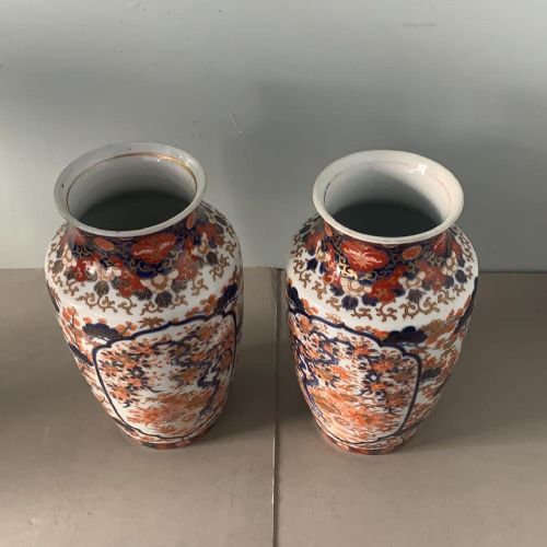 A PAIR OF 19THC IMARI VASES - ADDITIONAL PHOTO 3
