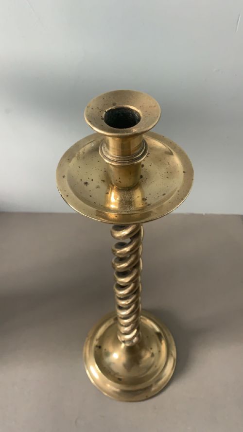 A PAIR OF 19THC BRASS DOUBLE TWIST CANDLESTICKS - ADDITIONAL PHOTO 1