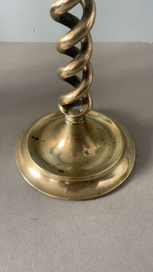 A PAIR OF 19THC BRASS DOUBLE TWIST CANDLESTICKS - ADDITIONAL PHOTO 3