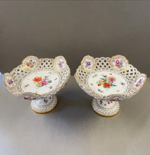 an19thc pair of comports - CATEGORY: ANTIQUE CERAMICS - DATED 19TH CENTURY