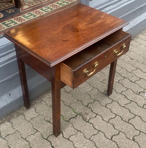 AN ANTIQUE MAHOGANY SIDE TABLE - ADDITIONAL PHOTO 1