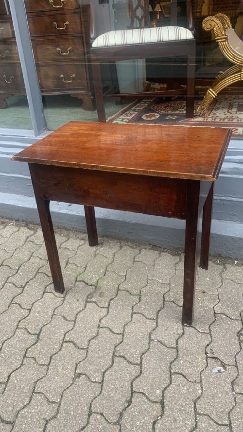 AN ANTIQUE MAHOGANY SIDE TABLE - ADDITIONAL PHOTO 2