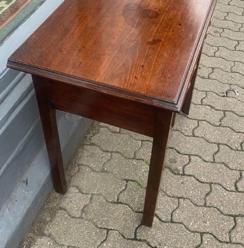 AN ANTIQUE MAHOGANY SIDE TABLE - ADDITIONAL PHOTO 4