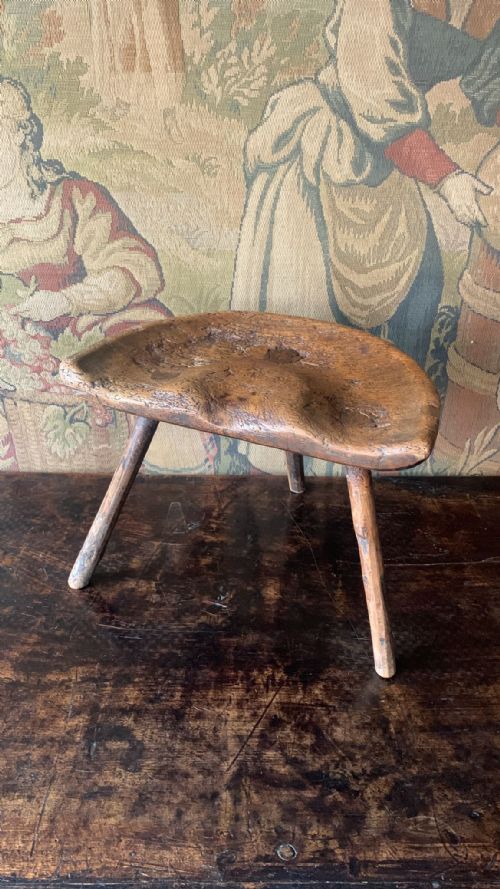 19thc elm milking stool - CATEGORY: ANTIQUE STOOLS - DATED 19TH CENTURY