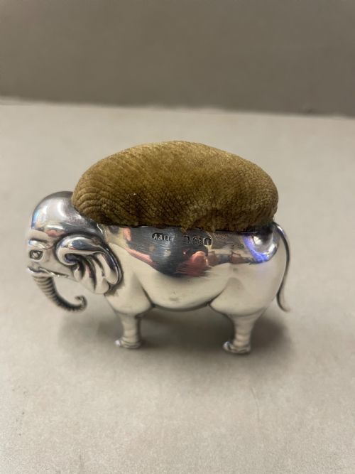 AN ANTIQUE SILVER ELEPHANT PIN CUSHION - ADDITIONAL PHOTO 3