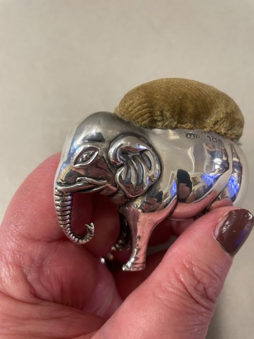 AN ANTIQUE SILVER ELEPHANT PIN CUSHION - ADDITIONAL PHOTO 5