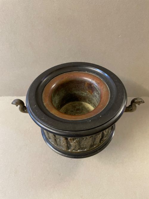 AN ANTIQUE GRAND TOUR BRONZE AND MARBLE URN - ADDITIONAL PHOTO 2