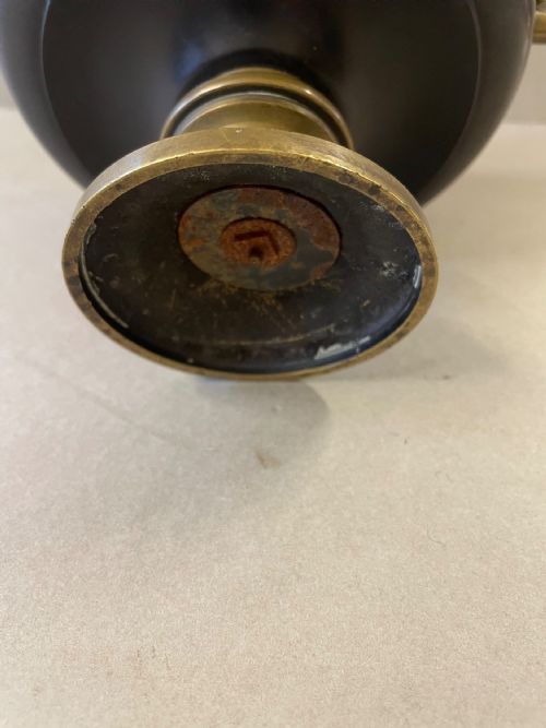 AN ANTIQUE GRAND TOUR BRONZE AND MARBLE URN - ADDITIONAL PHOTO 3