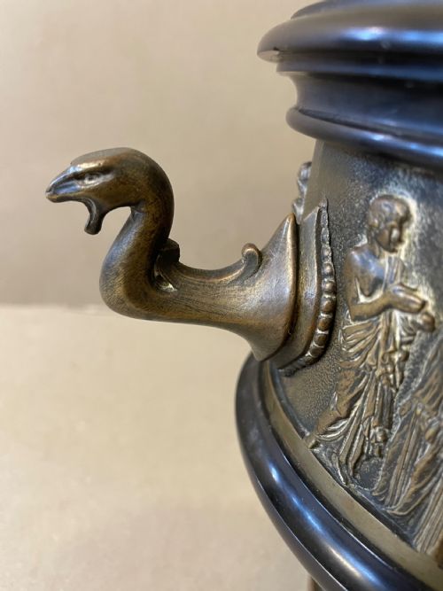 AN ANTIQUE GRAND TOUR BRONZE AND MARBLE URN - ADDITIONAL PHOTO 4