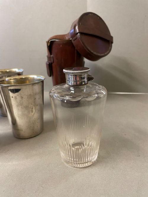 AN ANTIQUE HUNTING FLASK AND FOUR CUPS - ADDITIONAL PHOTO 1