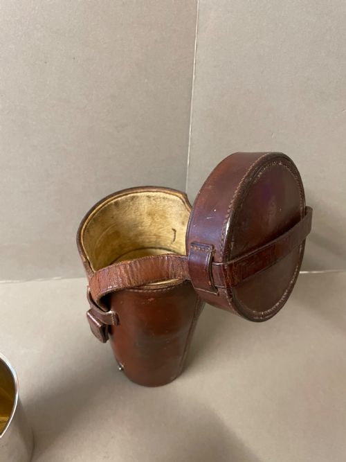 AN ANTIQUE HUNTING FLASK AND FOUR CUPS - ADDITIONAL PHOTO 4