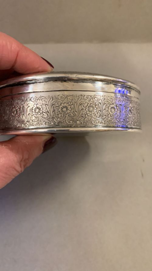 AN ANTIQUE PERSIAN BOX - ADDITIONAL PHOTO 1