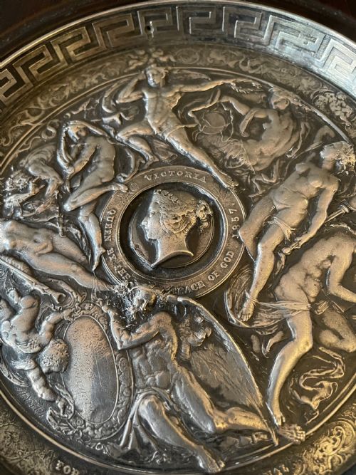 AN ANTIQUE PLATED PLAQUE - ADDITIONAL PHOTO 3
