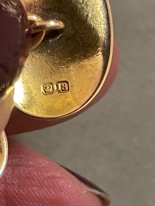 AN ANTIQUE PAIR OF 18CT CUFFLINKS - ADDITIONAL PHOTO 3