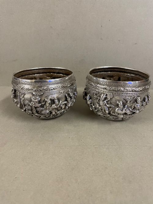 A PAIR OF ANTIQUE BURMESE SILVER HIGH RELIEF THABIEK BOWLS - ADDITIONAL PHOTO 6