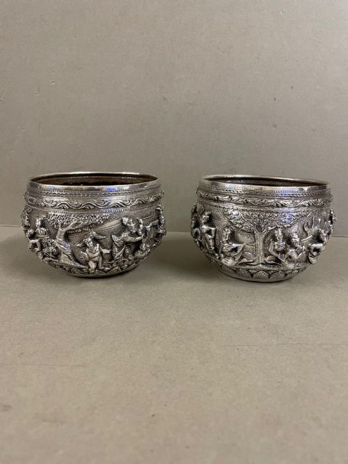 A PAIR OF ANTIQUE BURMESE SILVER HIGH RELIEF THABIEK BOWLS - ADDITIONAL PHOTO 7