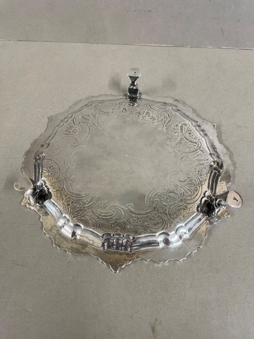 AN ANTIQUE GEORGIAN IRISH SILVER SALVER - ADDITIONAL PHOTO 2
