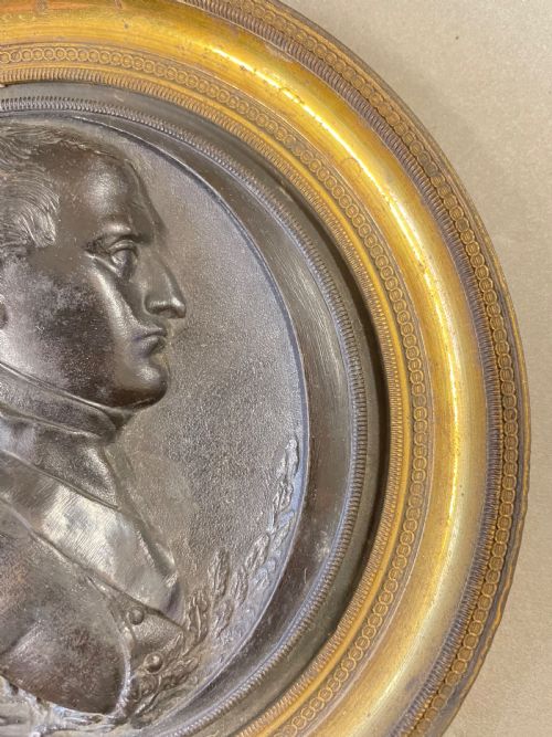 AN ANTIQUE BRONZE ROUNDEL OF NAPOLEON BONAPARTE - ADDITIONAL PHOTO 3