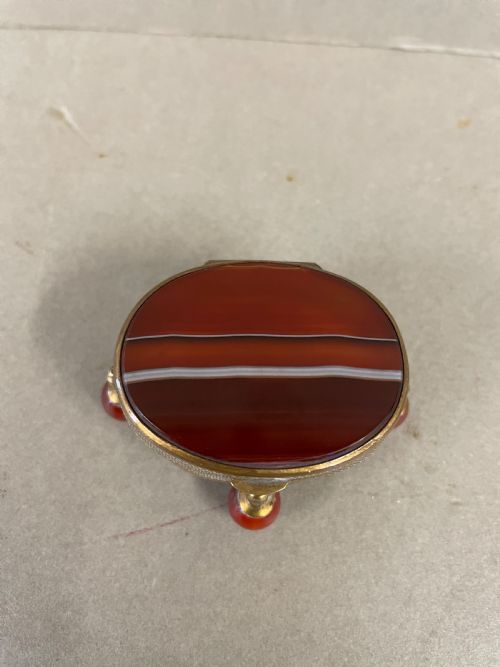 AN ANTIQUE BANDED AGATE TRINKET BOX - ADDITIONAL PHOTO 2