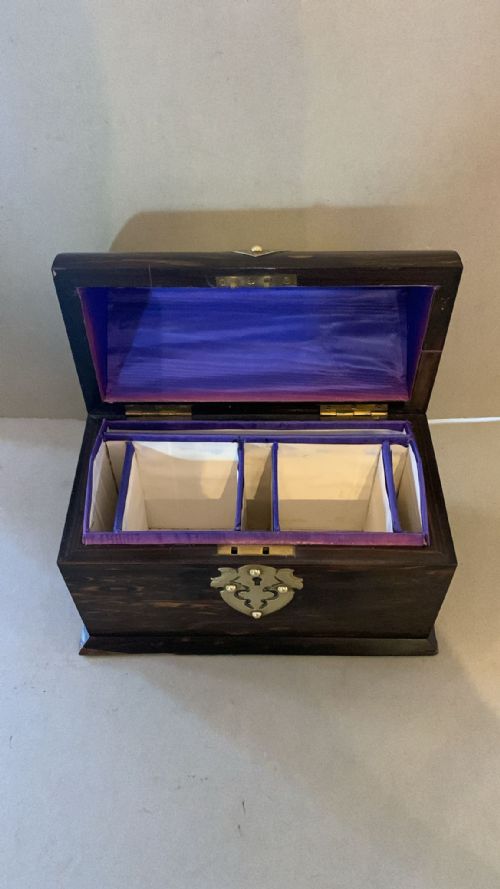 AN ANTIQUE COROMANDEL CASKET - ADDITIONAL PHOTO 1