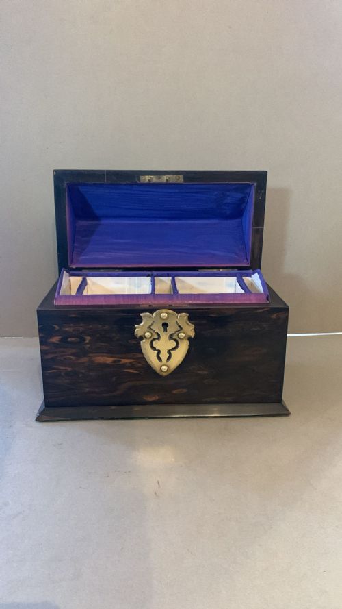 AN ANTIQUE COROMANDEL CASKET - ADDITIONAL PHOTO 2
