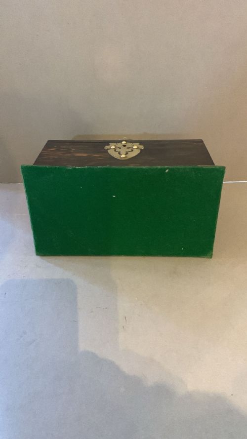 AN ANTIQUE COROMANDEL CASKET - ADDITIONAL PHOTO 7