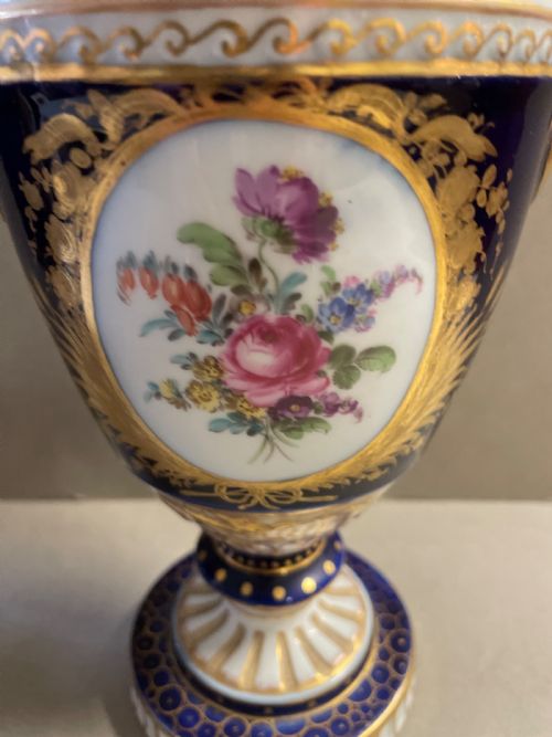 A PAIR OF ROYAL VIENNA VASES - ADDITIONAL PHOTO 4