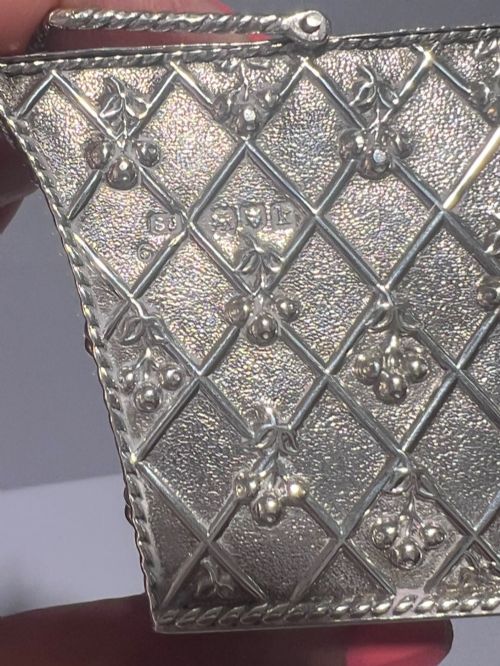 A SILVER MINIATURE SWEATMEAT BASKET - ADDITIONAL PHOTO 3