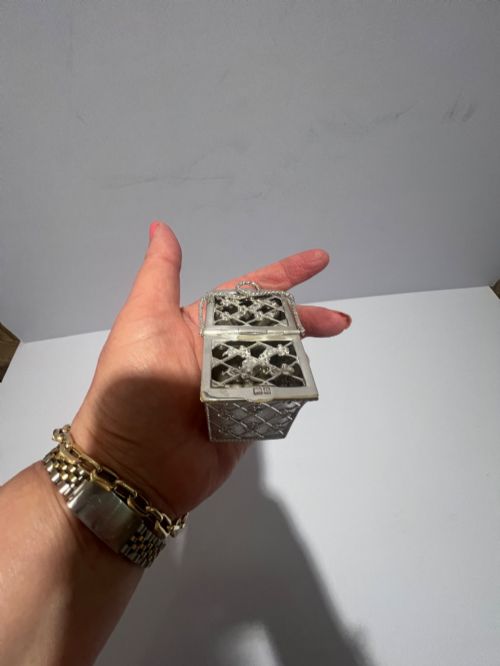 A SILVER MINIATURE SWEATMEAT BASKET - ADDITIONAL PHOTO 6