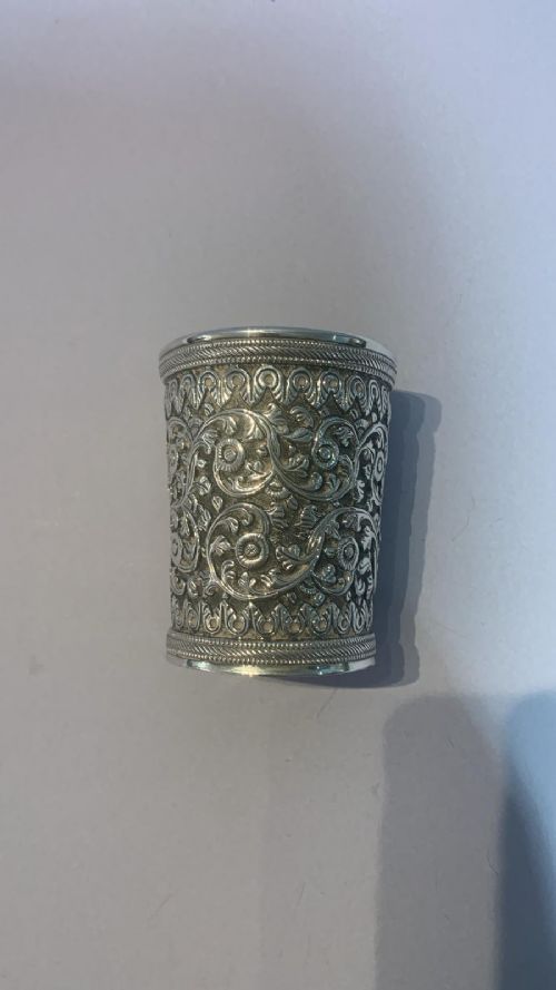 AN ANTIQUE INDIAN SILVER KUTCH BEAKER - ADDITIONAL PHOTO 1