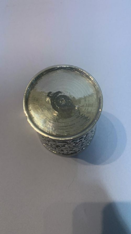 AN ANTIQUE INDIAN SILVER KUTCH BEAKER - ADDITIONAL PHOTO 3