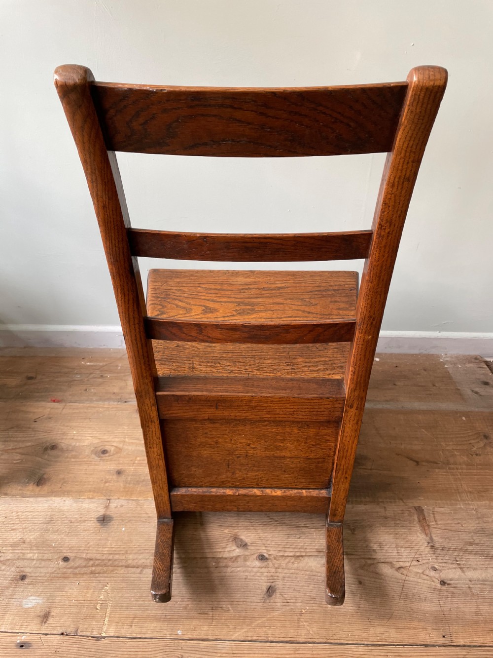 A 19thC Welsh Oak child’s lambing or rocking chair View III