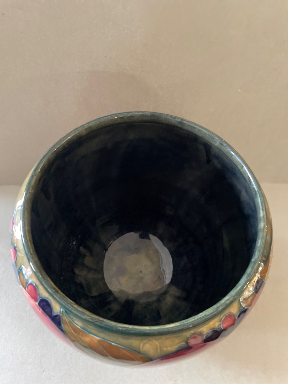 A moorcroft jardiniere View IV