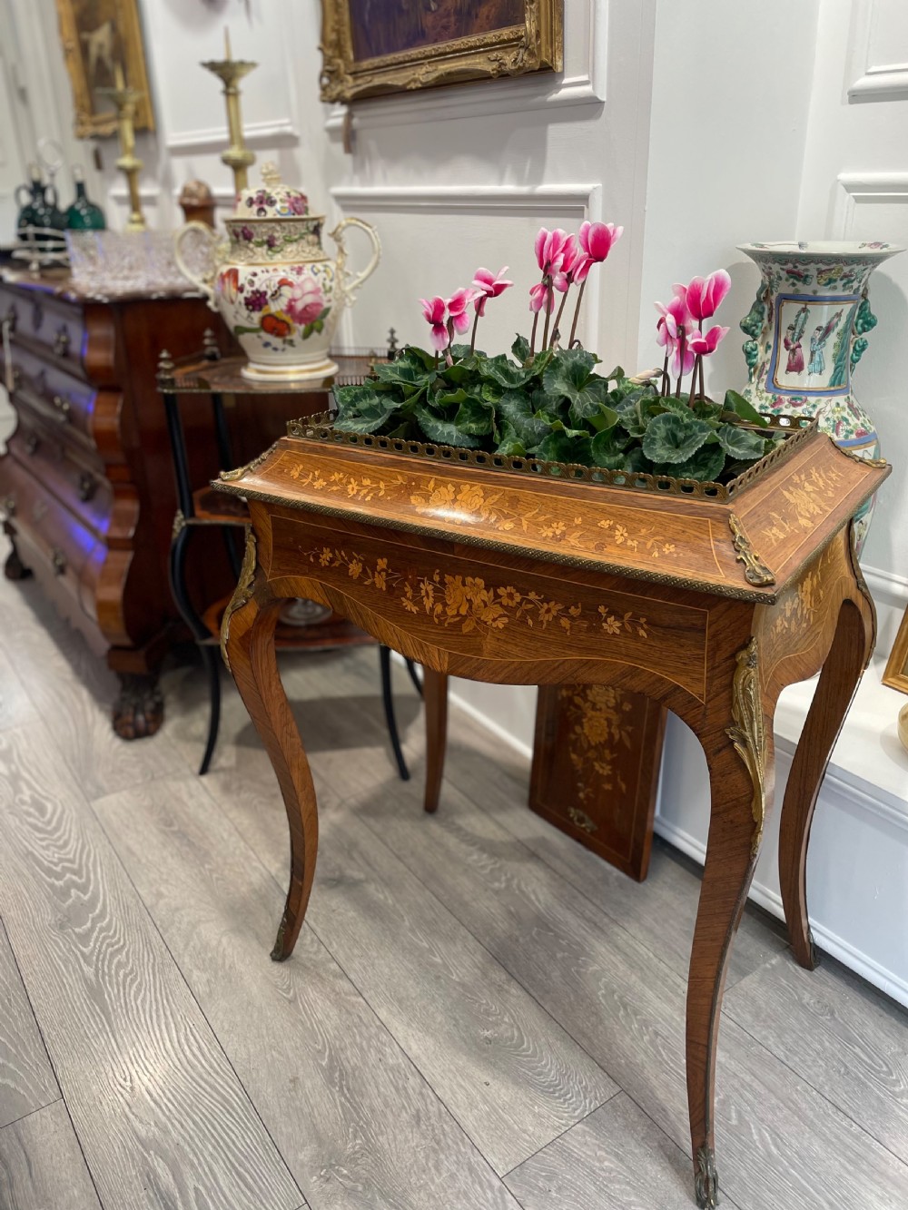 French jardiniere stand