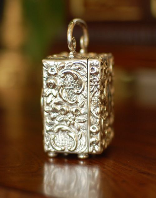 SILVER CARRIAGE TIMEPIECE 'REPOUSSE' CASE - ADDITIONAL PHOTO 1