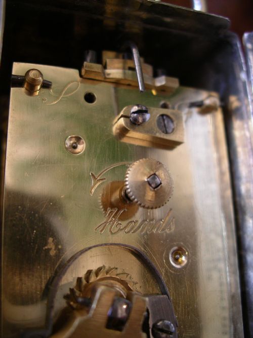 CLASSIC HAMMERED SILVER CARRIAGE CLOCK TIMEPIECE - ADDITIONAL PHOTO 2