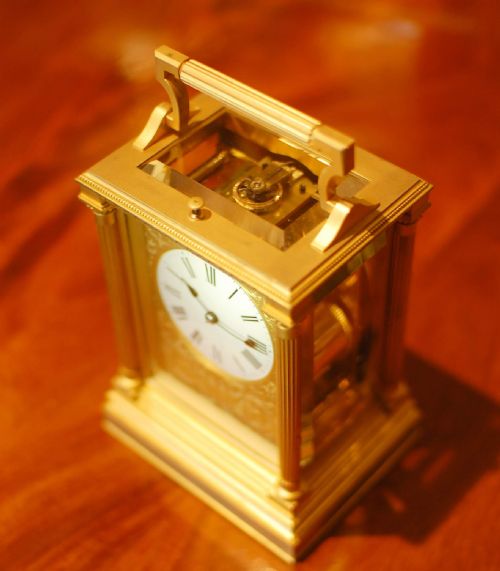 LARGE QUARTER STRIKING BRITISH CARRIAGE CLOCK - ADDITIONAL PHOTO 1