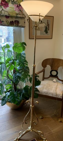 TALL HANDSOME EDWARDIAN TELESCOPIC UPLIGHTER BRASS AND OPALINE