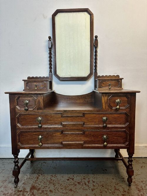 A Rare & Beautiful 100 Year Old Antique Oak Mirrored Dressing Table Chest. C1920