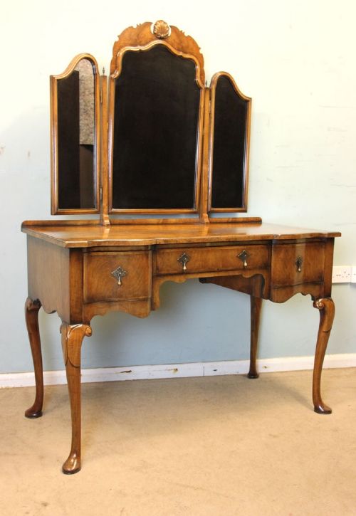 Queen Anne Style Burr Walnut Dressing Table