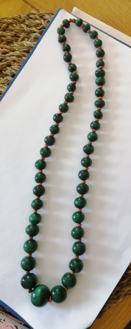 MALACHITE AND FRUIT WOOD 24 INCH NECKLACE - ADDITIONAL PHOTO 2