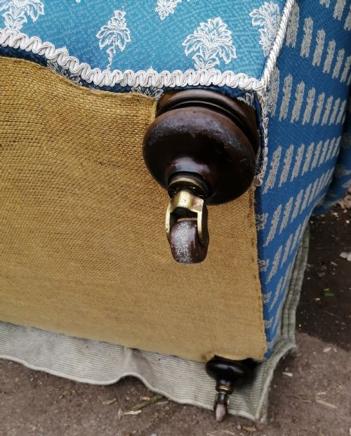 VICTORIAN CHESTERFIELD SOFASETTEE - ADDITIONAL PHOTO 2